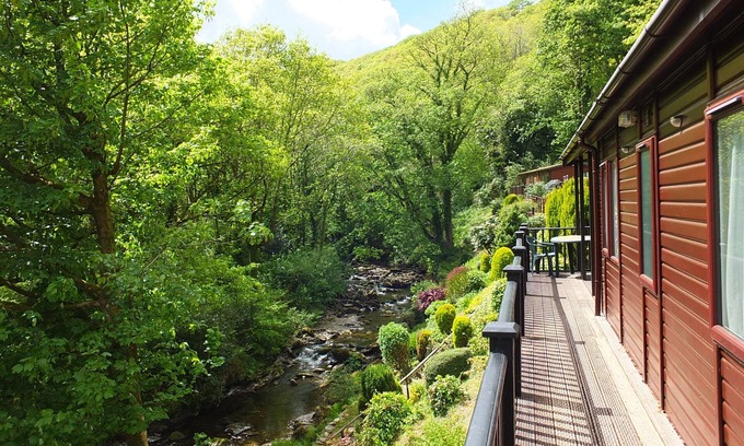 Lynton Cabin | Stunning 3 bedroom lodge overlooking the West Lyn River.