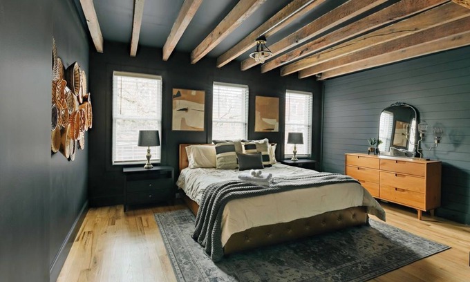 Lancaster House | Stunning 5 BR - Heart of Downtown