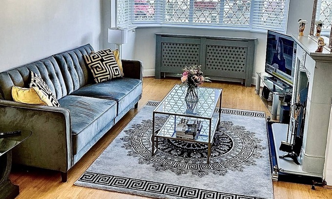 Lewisham House | STUNNING 5-STAR MORDEN 3 BEDROOM HOUSE FREE PARKING -7 MILES FROM CENTRAL LONDON