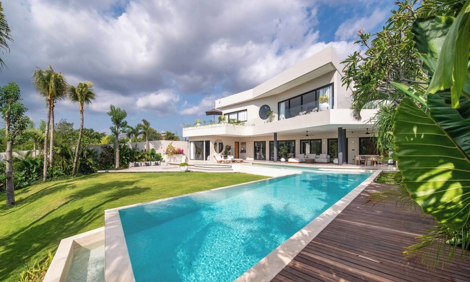 Umalas Villa | Stunning 6BR villa in an exclusive residence