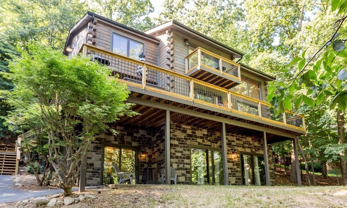 Massanutten House | Stunning and Expansive 15 bedrooms Situated Close to Ski Slopes