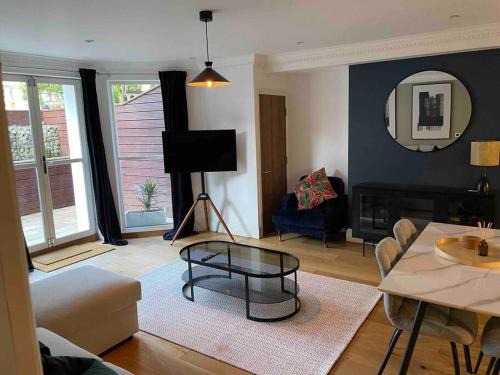 Folkestone Apartment | Stunning apartment by The Leas, West End