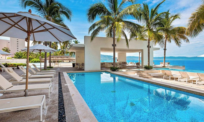 Las Glorias Apartment | Stunning Beachfront Condo - Sea Views & Pools