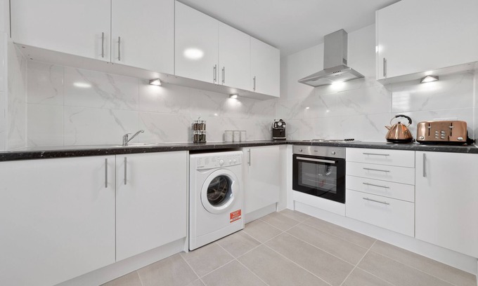 Penge Apartment | Stunning Ensuite Room Crystal Palace London Se20