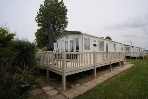 Heacham House | Stunning Heacham Sunset lodge pets go free linen included