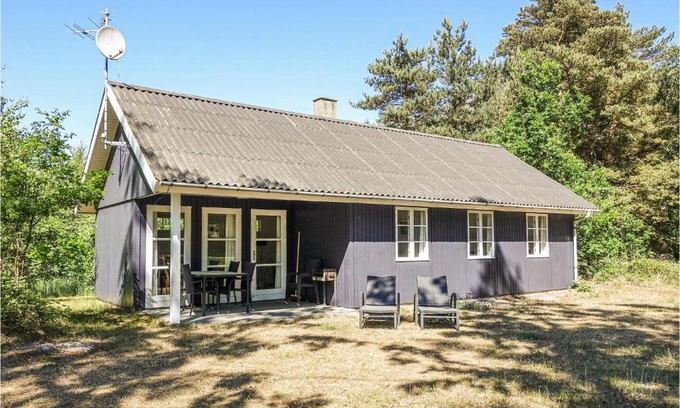 Oster Somarken House | Stunning Home In Aakirkeby With Wifi