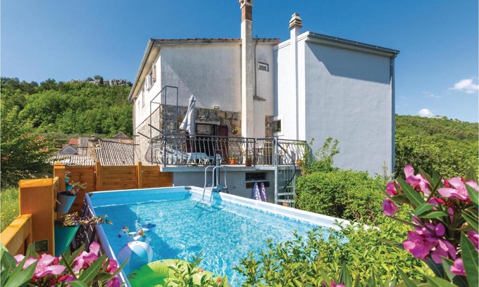Omis House | Stunning Home In Gata-zvecanje With 3 Bedrooms And Wifi