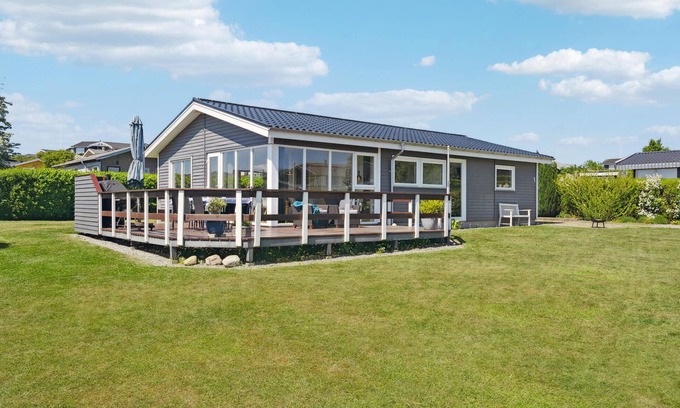 Hejlsminde Strand House | Stunning home in Hejls with WiFi