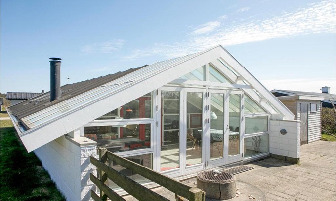 Nr. Lyngby Strand House | Stunning Home In Lkken With 3 Bedrooms, Sauna And Wifi