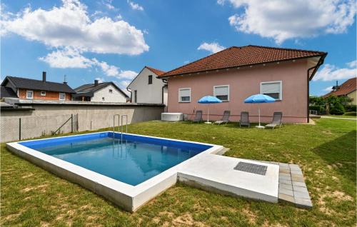 Cakovec House | Stunning Home In Senkovec With Sauna