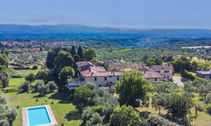 Castelfranco di Sopra Villa | Stunning private villa with private pool, WIFI, TV, patio, pets allowed and panoramic view