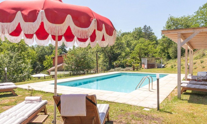 Terranuova Bracciolini Villa | Stunning private villa with WIFI, A/C, private pool, hot tub, TV, patio and pets allowed