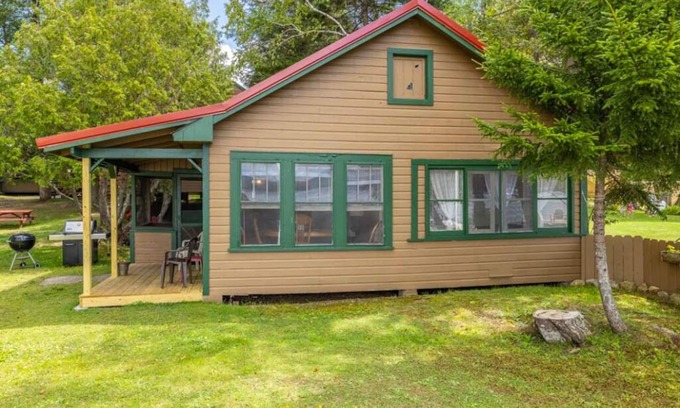 Inlet Cottage | Stunning Lake Sunsets and Quiet Getaway here at Stiefvater's Lakeside Cottages!