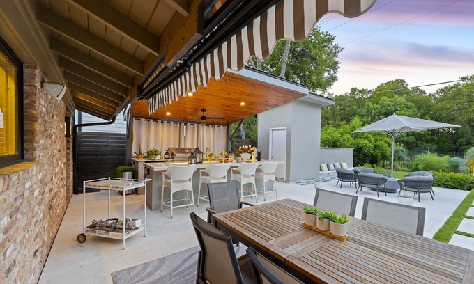 Balcones Park House | Stunning Mid-Century Home, Pool/Hot Tub, Perfect!