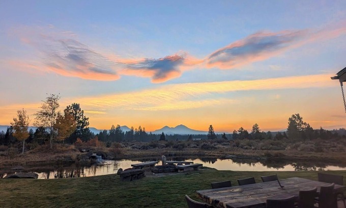 Bend Apartment | Stunning mountain views, quiet, peaceful, unique, private attached guest suite