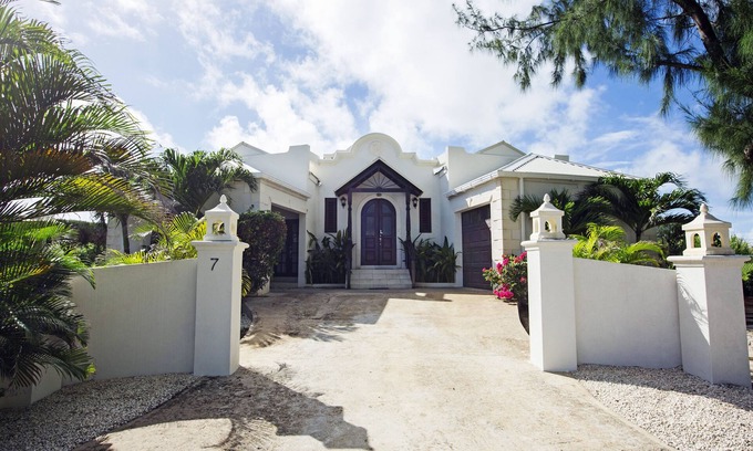 Ragged Point Villa | Stunning ocean-view luxury villa for island getaways and idyllic honeymoons
