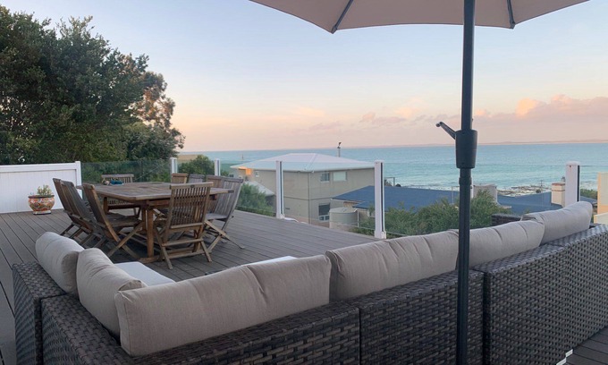 Waterhouse House | Stunning ocean views! FREE WIFI!