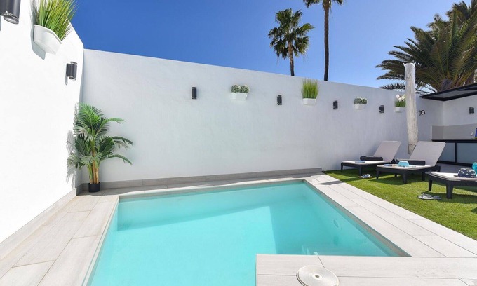 Playa del Ingles Villa | Stunning private villa for 6 guests with private pool, A/C, WIFI, TV, patio and pets allowed