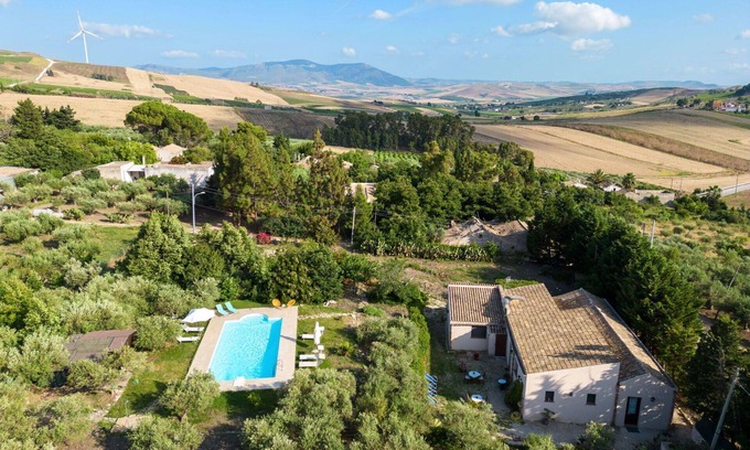 Buseto Palizzolo Villa | Stunning private villa for 10 people with WIFI, private pool, TV, terrace and pets allowed
