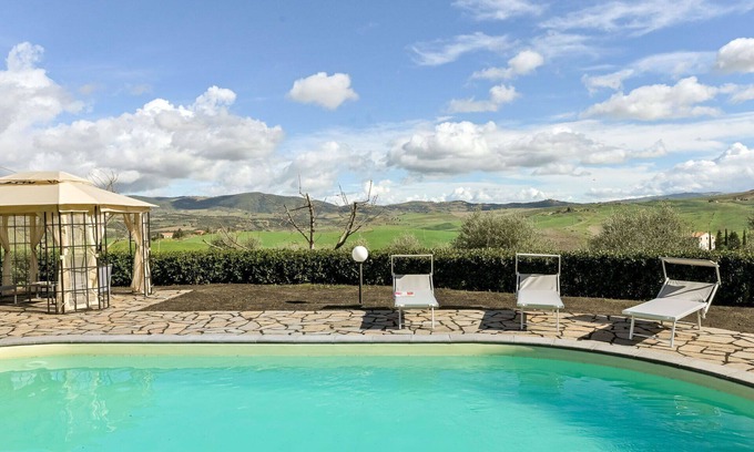 Castel del Piano House | Stunning private villa with WIFI, private pool, TV, patio, pets allowed and panoramic view