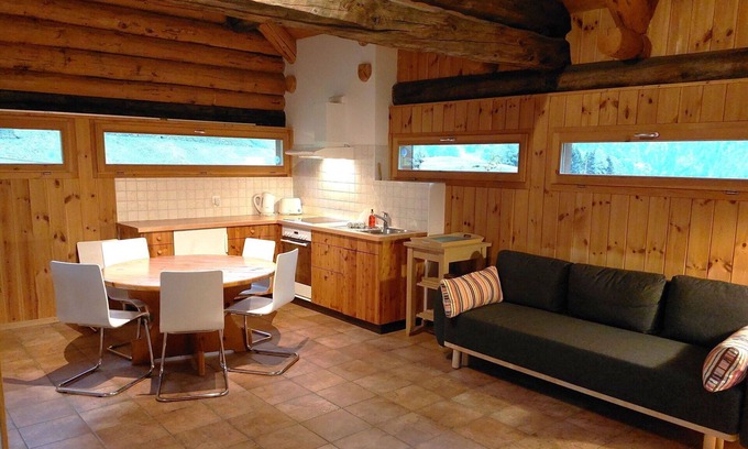 Blenio House | Stunning private villa for 5 guests with WIFI, patio, pets allowed and panoramic view