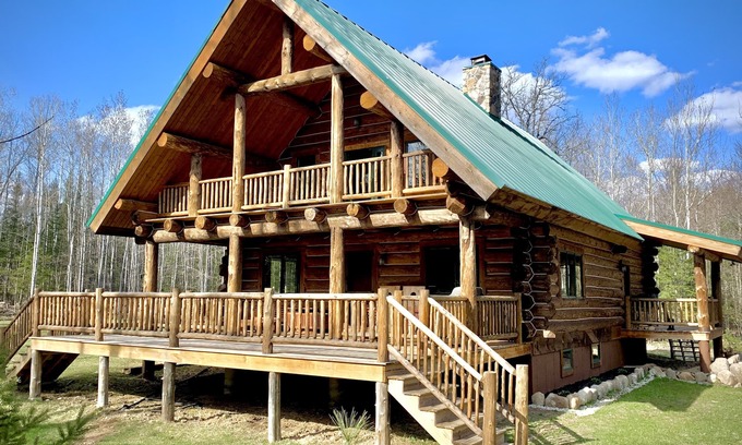 North Pole House | Stunning Private Lodge, Sauna