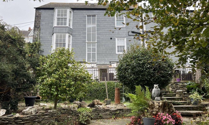 Mevagissey House | Stunning private villa for 14 guests with WIFI, TV, terrace and parking