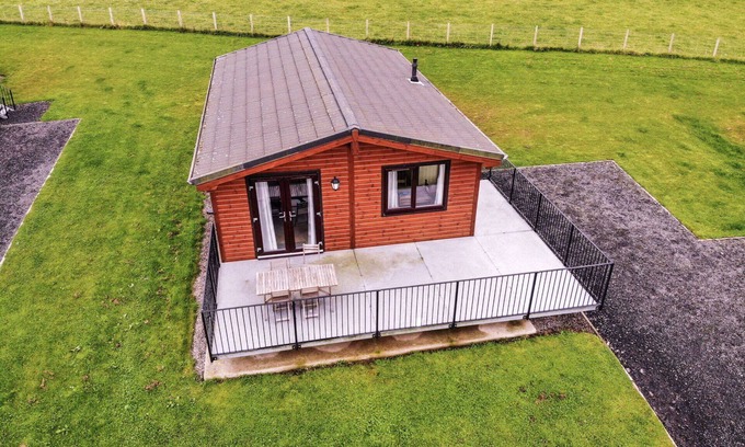 Kinross House | Stunning private villa for 4 guests with WIFI, TV, balcony and pets allowed