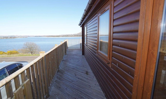 Kinross House | Stunning private villa for 6 people with WIFI, TV, balcony and pets allowed