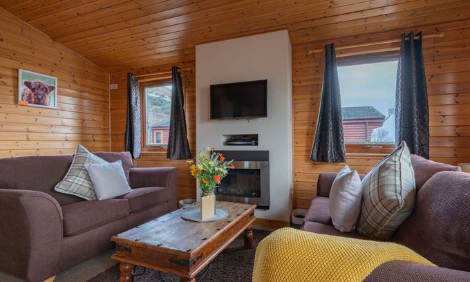 Kinross House | Stunning private villa for 6 guests with WIFI, TV, balcony and pets allowed
