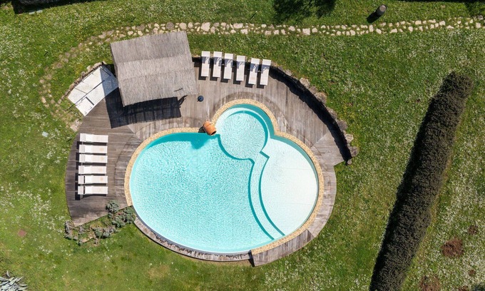 Poggibonsi Villa | Stunning private villa with WIFI, hot tub, A/C, private pool, TV, patio, close to San Gimignano