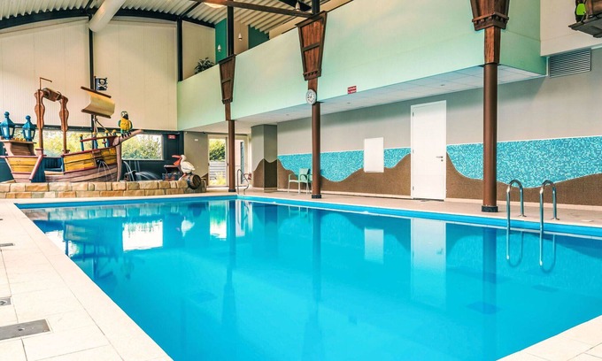 Willemsdorp House | Stunning private villa for 6 guests with WIFI, pool, TV, terrace and parking