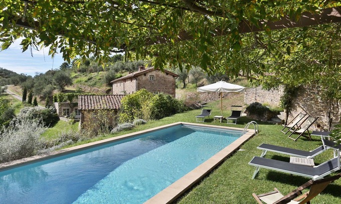 Vorno Villa | Stunning private villa with WIFI, A/C, private pool, TV, terrace and panoramic view, close to Lu.