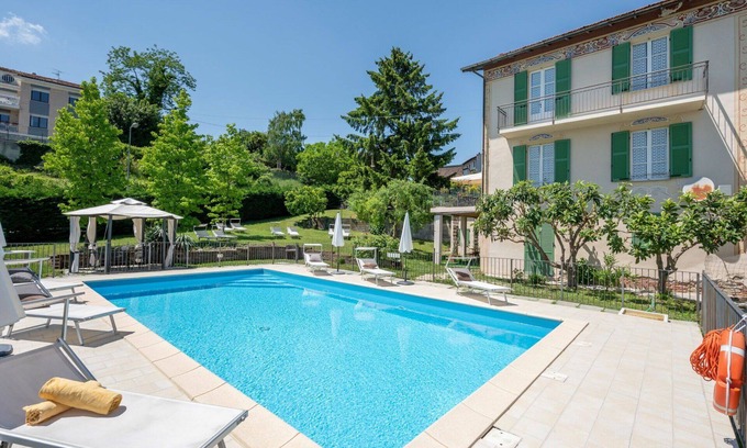 La Morra Villa | Stunning private villa for 8 guests with WIFI, private pool, TV and patio
