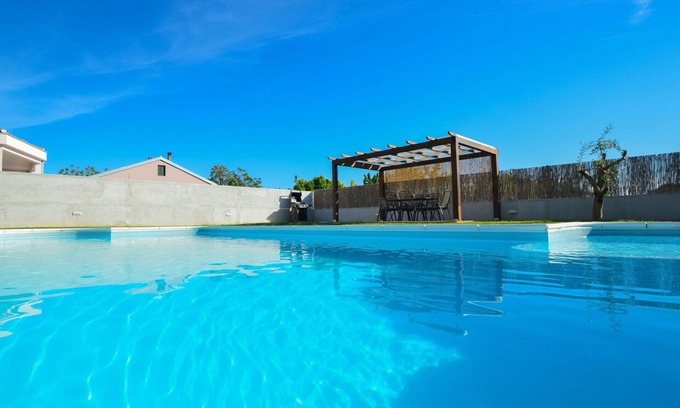 Smilcic House | Stunning private villa for 6 guests with A/C, WIFI, private pool, TV, terrace and parking