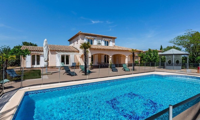 Frejus Villa | Stunning private villa for 8 guests with private pool, A/C, WIFI, TV and patio