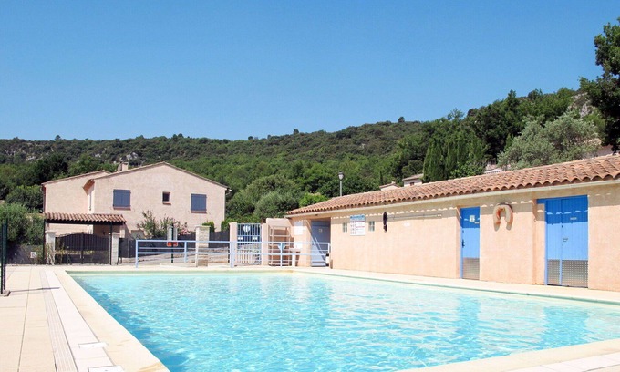 Quinson House | Stunning private villa for 4 guests with pool, TV, terrace and parking