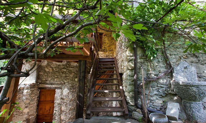 Dazio House | Stunning private villa for 4 guests with hot tub, WIFI, terrace and pets allowed