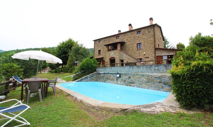 Bivio Lugnano Villa | Stunning private villa for 18 people with WIFI, private pool, TV, veranda and pets allowed
