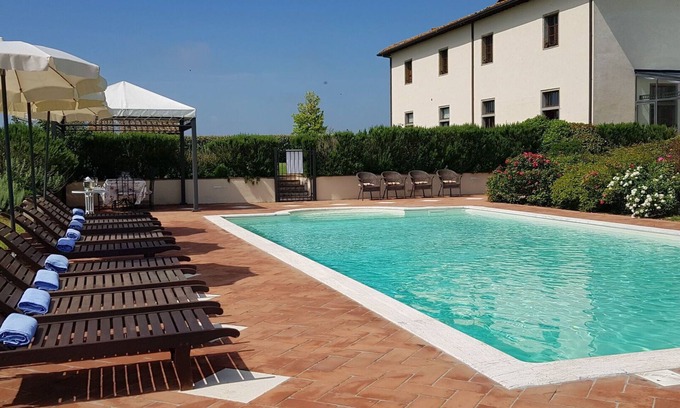 Le Piazze Villa | Stunning private villa with A/C, private pool, sauna, hot tub, WIFI, TV, patio, close to Cortona
