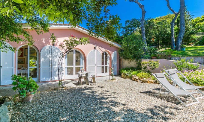 Livorno House | Stunning private villa for 2 people with A/C, WIFI, TV and patio