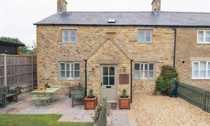 Stow-on-the-Wold Cottage | Stunning property in the beautiful market town of Stow-on-the-Wold - Devon House Cottage