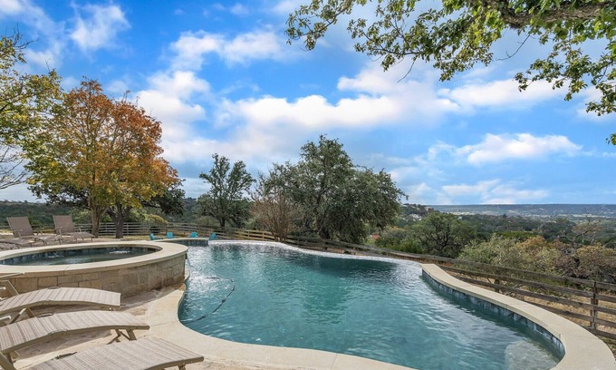 Kerrville House | Stunning Ranch House With Pool&firepit