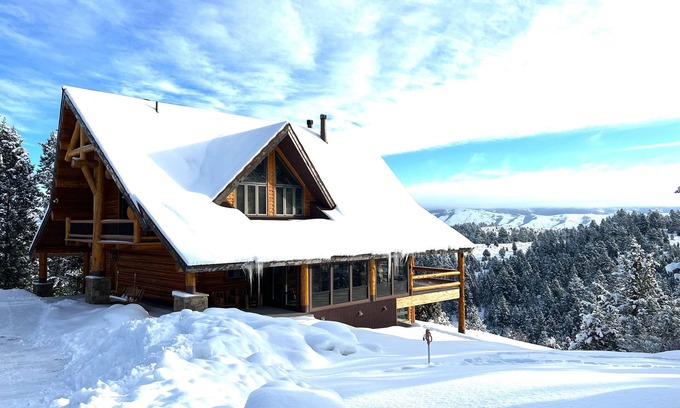 Geneva Cabin | Stunning Rustic Mountain Retreat located in a private community in Star Valley