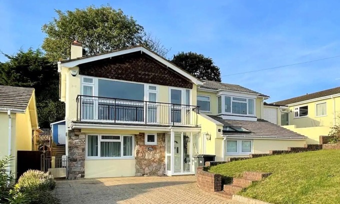 Brixham House | Stunning Seaside House Walk to Beach, Marina & Brixham Town, Devon. Dog Friendly