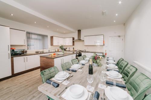 Edgbaston House | Stunning spacious, Family, Contractor Fast WiFi, Sky TV, close to City Centre