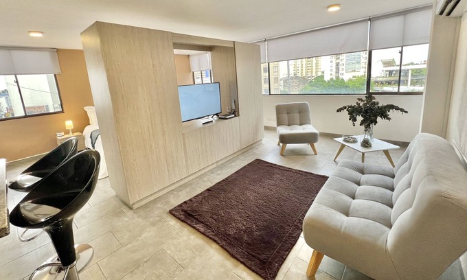 Granada Apartment | Stunning Studio in Granada - Entertainment Capital