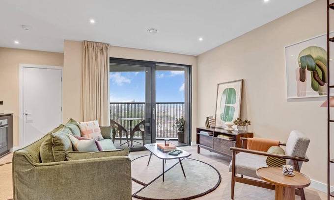 Bromley North Apartment | Stunning two-bedroom apartment with a balcony