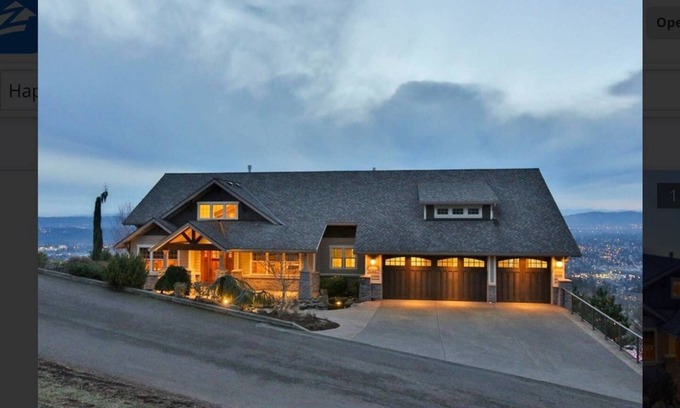 Happy Valley House | Stunning, uninterrupted and panoramic view of downtown Portland Metro area.