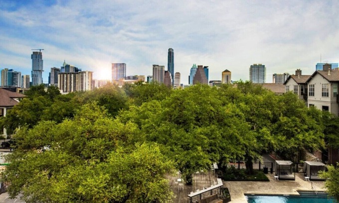 Travis Heights Condo | Stunning View! Steps to Downtown, 6th St & Rainey!